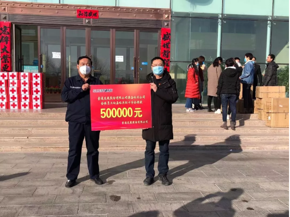 【眾志成城戰(zhàn)勝疫情】你們?cè)谇盀槲覀冋陲L(fēng)擋雨，這點(diǎn)心意請(qǐng)收下！大愛(ài)雄關(guān)我們一起前行