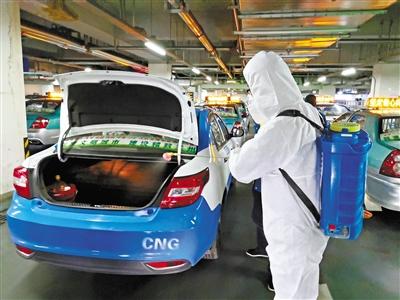 免費(fèi)接送一線抗“疫”人員 蘭州奔馬雷鋒車隊(duì)，你們真棒！