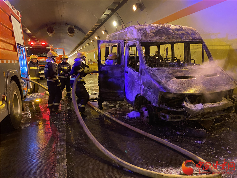 【微視頻】爭分奪秒！蘭州龔家灣消防救援站隧道內(nèi)搶救防疫物資