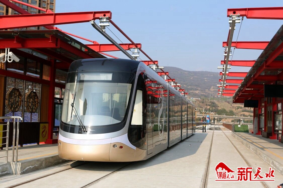 王銳調(diào)研有軌電車(chē)示范線一期工程、工業(yè)博物館等項(xiàng)目建設(shè)情況