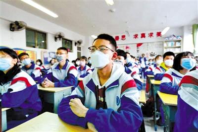 甘肅省初三和高一、高二年級學(xué)生昨日開學(xué) 青春校園又聞瑯瑯讀書聲