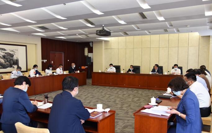 【兩會(huì)快訊】甘肅代表團(tuán)分組審議全國(guó)人大常委會(huì)工作報(bào)告，林鐸參加第一小組會(huì)議并發(fā)言