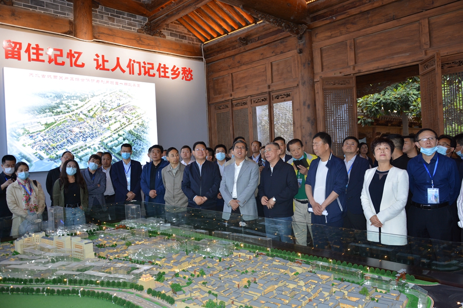 全省文化旅游產(chǎn)業(yè)項(xiàng)目建設(shè)推進(jìn)會參會代表觀摩天水文旅項(xiàng)目