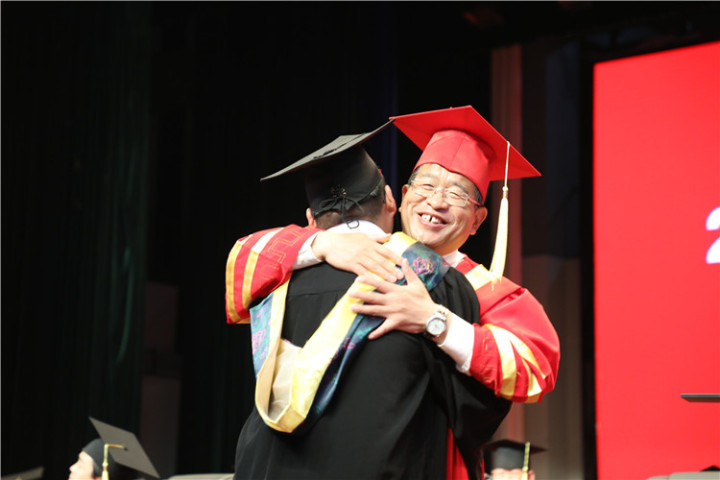 17分鐘14次掌聲！隴東學(xué)院院長辛剛國這樣深情寄語畢業(yè)生