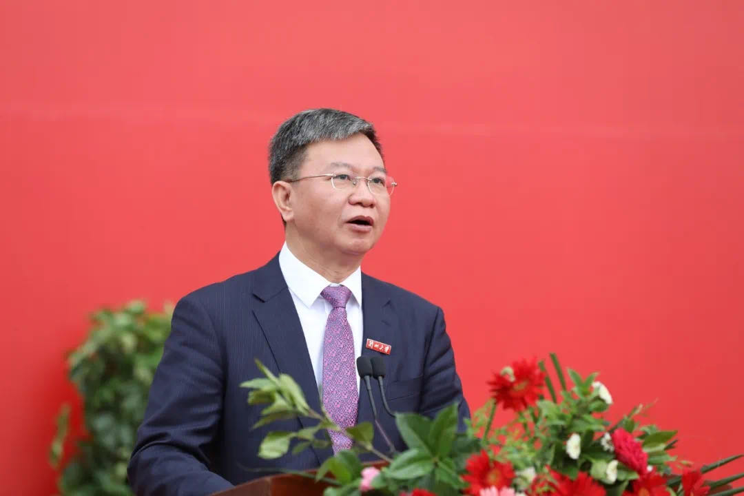 蘭州大學(xué)校長(zhǎng)嚴(yán)純?nèi)A寄語2020屆本科畢業(yè)生：做敢擔(dān)當(dāng)、能擔(dān)當(dāng)、有擔(dān)當(dāng)?shù)娜?>
        </a><em>蘭州大學(xué)校長(zhǎng)嚴(yán)純?nèi)A寄語2020屆本科畢業(yè)生：做敢擔(dān)當(dāng)、能擔(dān)當(dāng)、有擔(dān)當(dāng)?shù)娜?/em></li>
    <li><a  target=