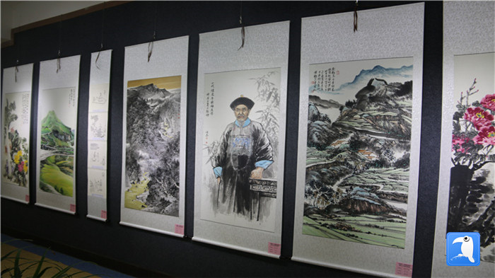 7月1日上午，定西市通渭縣紀委監(jiān)委舉辦“襄郡清風·喜迎建黨99周年”廉政文化書畫展， 共同為黨的生日獻禮。_副本.jpg