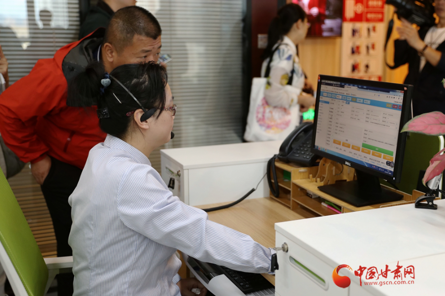 【走向我們的小康生活】蘭州：虛擬養(yǎng)老院托起幸?！跋﹃?yáng)紅”