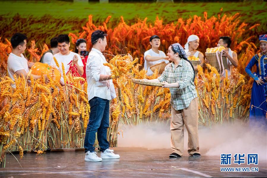 （文化）（4）2020年湖南省“歡樂瀟湘”精準(zhǔn)扶貧優(yōu)秀文藝作品展演在長(zhǎng)沙舉行