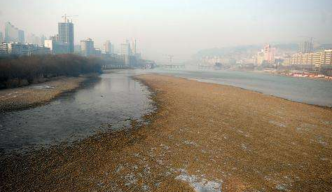 市民：黃河水位大降會不會影響供水？ 水務(wù)部門：枯水期流量偏小屬于正?，F(xiàn)象