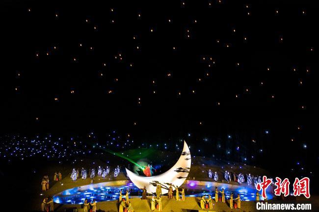 圖為大型沙漠實景演出《敦煌盛典》演出劇照。(資料圖) 敦煌市委宣傳部供圖