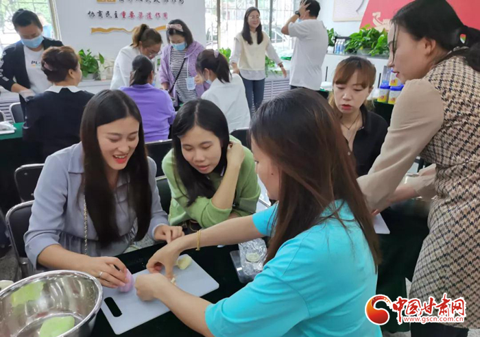 解鎖新技能！蘭州七里河區(qū)秋天的第一份手工月餅來(lái)了