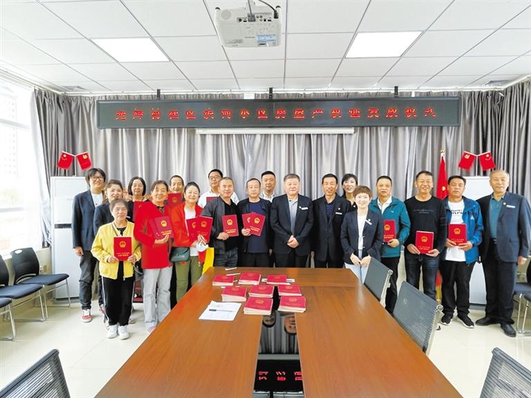 蘭州廣武門街道光輝村社區(qū) 91戶居民終于拿到了房產(chǎn)證！