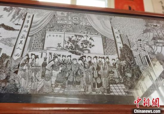 圖為陶世清的影雕作品?！钅?攝