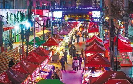 蘭州市城關(guān)區(qū)正寧路小吃夜市、南關(guān)民族風(fēng)味一條街恢復(fù)營(yíng)業(yè)