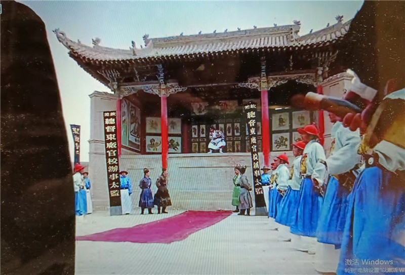 電影《新龍門客?！菲^之關城清代戲臺特寫