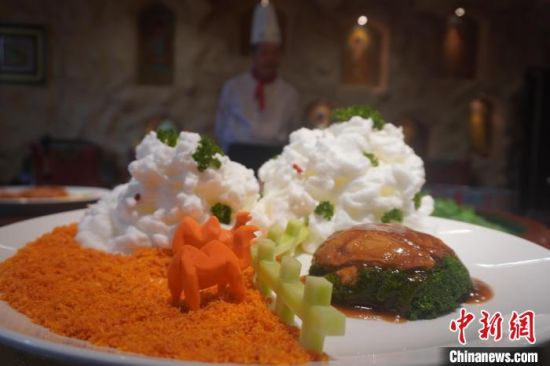 圖為敦煌菜代表菜肴展示。　九美旦增 攝