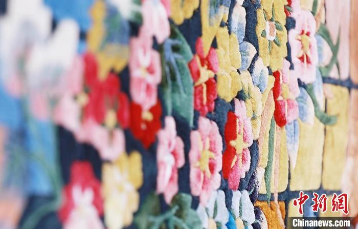 圖為手工地毯成品。　豆苗 攝