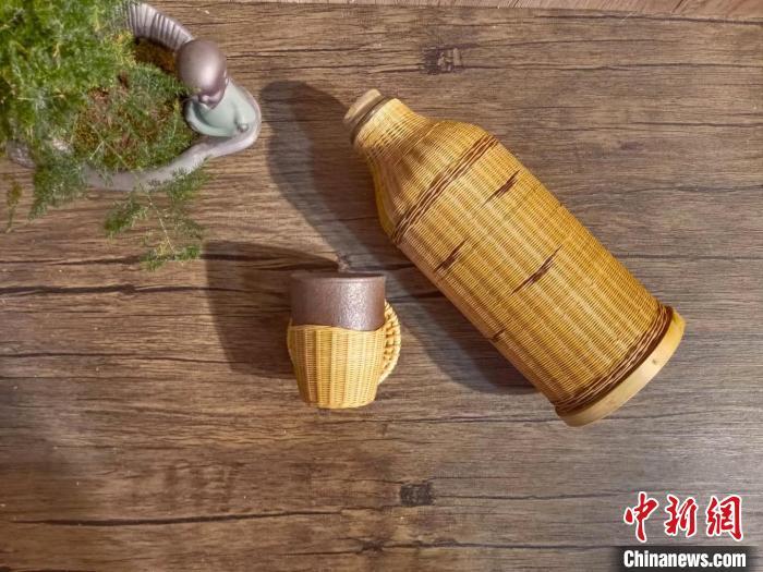圖為竹編暖壺套。(資料圖) 甘肅省非遺保護中心供圖