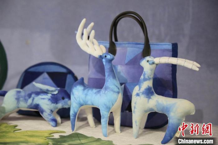 圖為許靜的非遺文創(chuàng)作品。(資料圖) 甘肅省非遺保護中心供圖