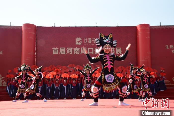 圖為首屆周口伏羲書展開幕式表演?！×赫赵?攝