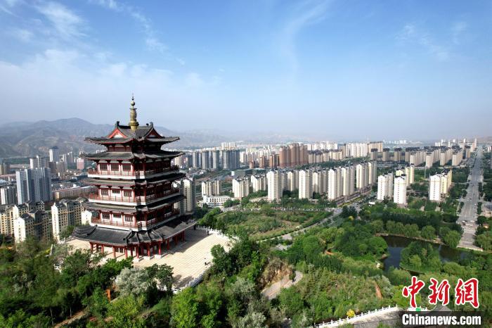 圖為航拍樂都區(qū)朝陽山片區(qū)?！⊙Φ?攝