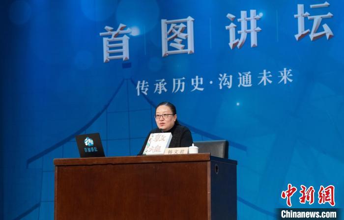 敦煌研究院文化弘揚(yáng)部講解科科長韓文君?！『衔乃嚦霭嫔绻﹫D