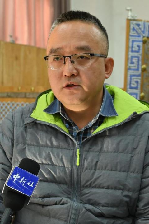 謝焱，甘肅省文物考古研究所副研究館員、考古研究二部主任、田野考古項目負責人。主持參與了張家川馬家塬戰(zhàn)國西戎墓地、臨潭磨溝齊家文化墓地等20多項考古調(diào)查、發(fā)掘工作，曾獲得中國國家文物局田野考古二、三等獎，“十二五”文物保護科學和技術(shù)創(chuàng)新二等獎等榮譽。