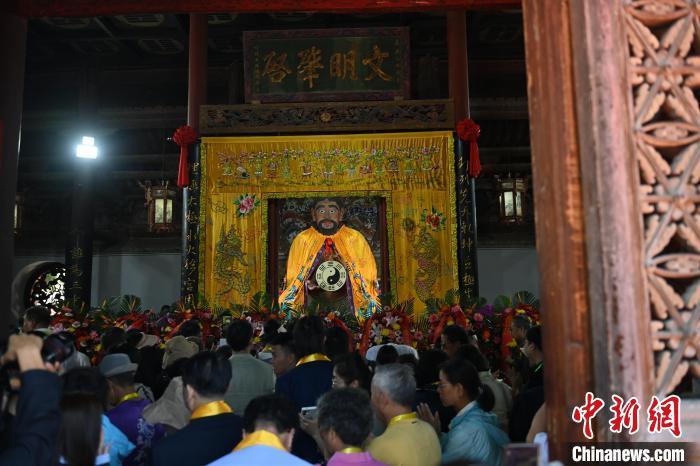 6月21日，2024(甲辰)年公祭中華人文始祖伏羲大典在甘肅天水舉行，來自海峽兩岸及港澳地區(qū)約500人現(xiàn)場共祭中華人文始祖伏羲。中新社記者 李亞龍 攝