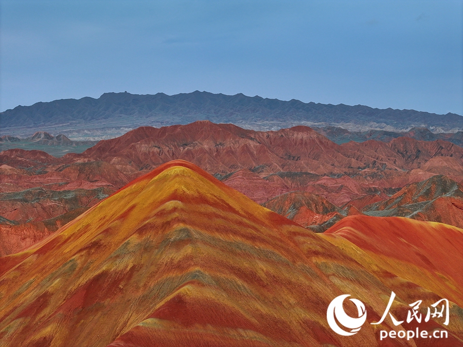 雨后的七彩丹霞，顏色格外艷麗。人民網(wǎng)記者 李根攝
