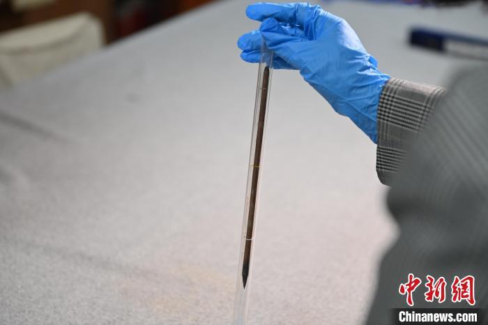 2024年5月7日，甘肅省博物館館藏國寶級文物“白馬作”毛筆。李亞龍　攝