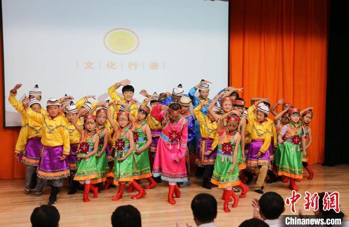 圖為蘭州大學(xué)文化行者團(tuán)隊(duì)走進(jìn)民族社區(qū)，開展系列活動(dòng)。(資料圖)蘭州大學(xué)供圖