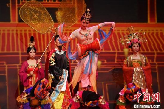 2023年第六屆敦煌文博會(huì)期間，系列演藝上演。(資料圖)李亞龍 攝