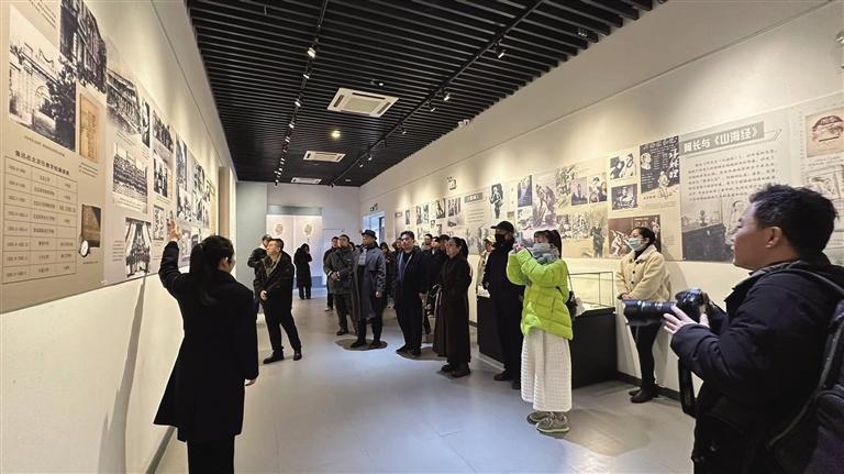 重溫新文化經(jīng)典 感悟“孺子?！鼻閼? /><p>重溫新文化經(jīng)典 感悟“孺子?！鼻閼?/p></a>                </div>
                <ul class=