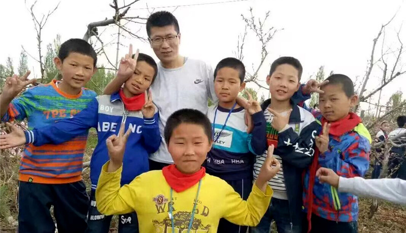 青春華章·特稿｜石榴花兒向西開(kāi) 支教接力筑邊疆